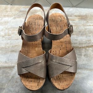 Kork Ease gold wedge. Women’s size 8 medium. EXCELLENT condition.